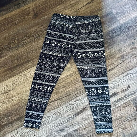 A&I Gray Hooded Top and Patterned Leggings Lounge Set Size Large/XL - Picture 5 of 9